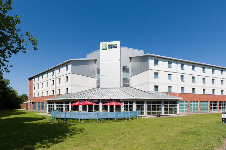 Holiday Inn Express - Leigh Sports Village Image 7