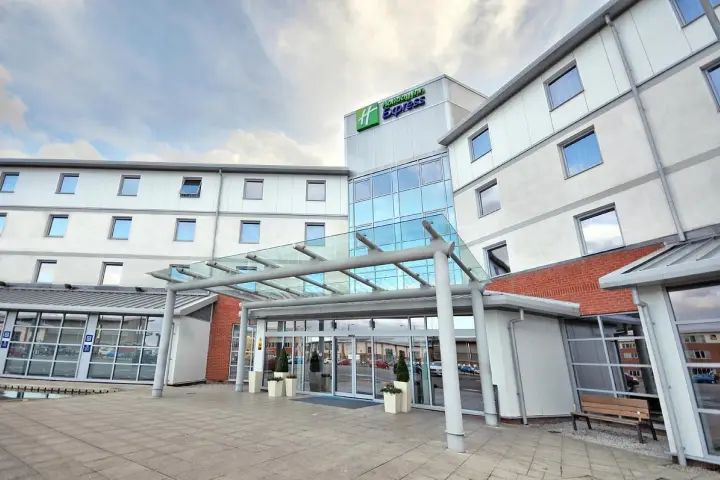 Holiday Inn Express - Leigh Sports Village Image 10