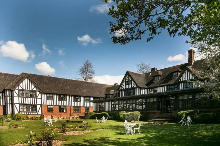 Hogarths Stone Manor Image 5