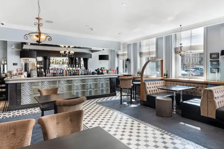 Dukes Head Hotel Image 6