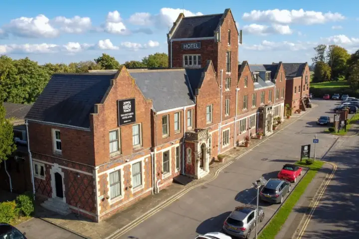 Hogs Back Hotel & Spa Image 5