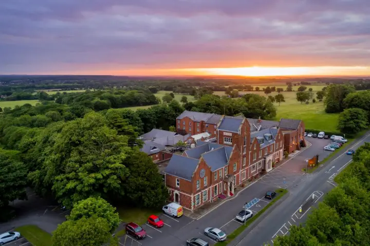 Hogs Back Hotel & Spa Image 7