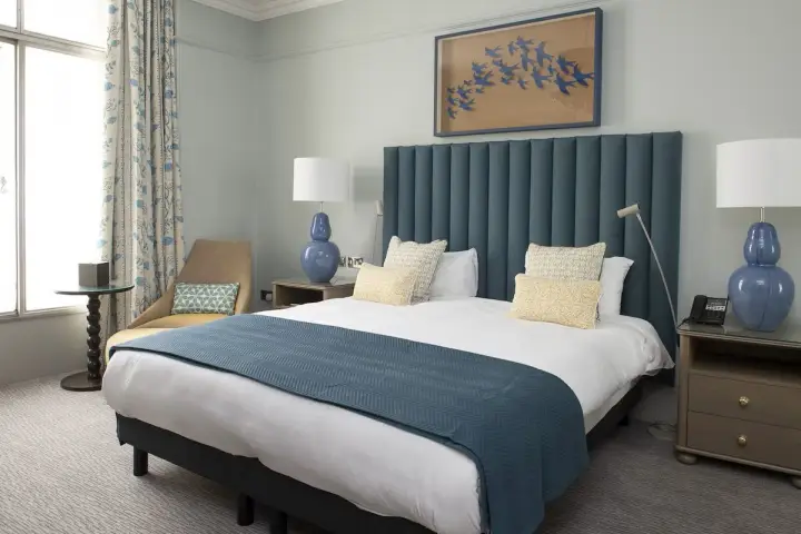 The Bush Hotel Farnham Image 6