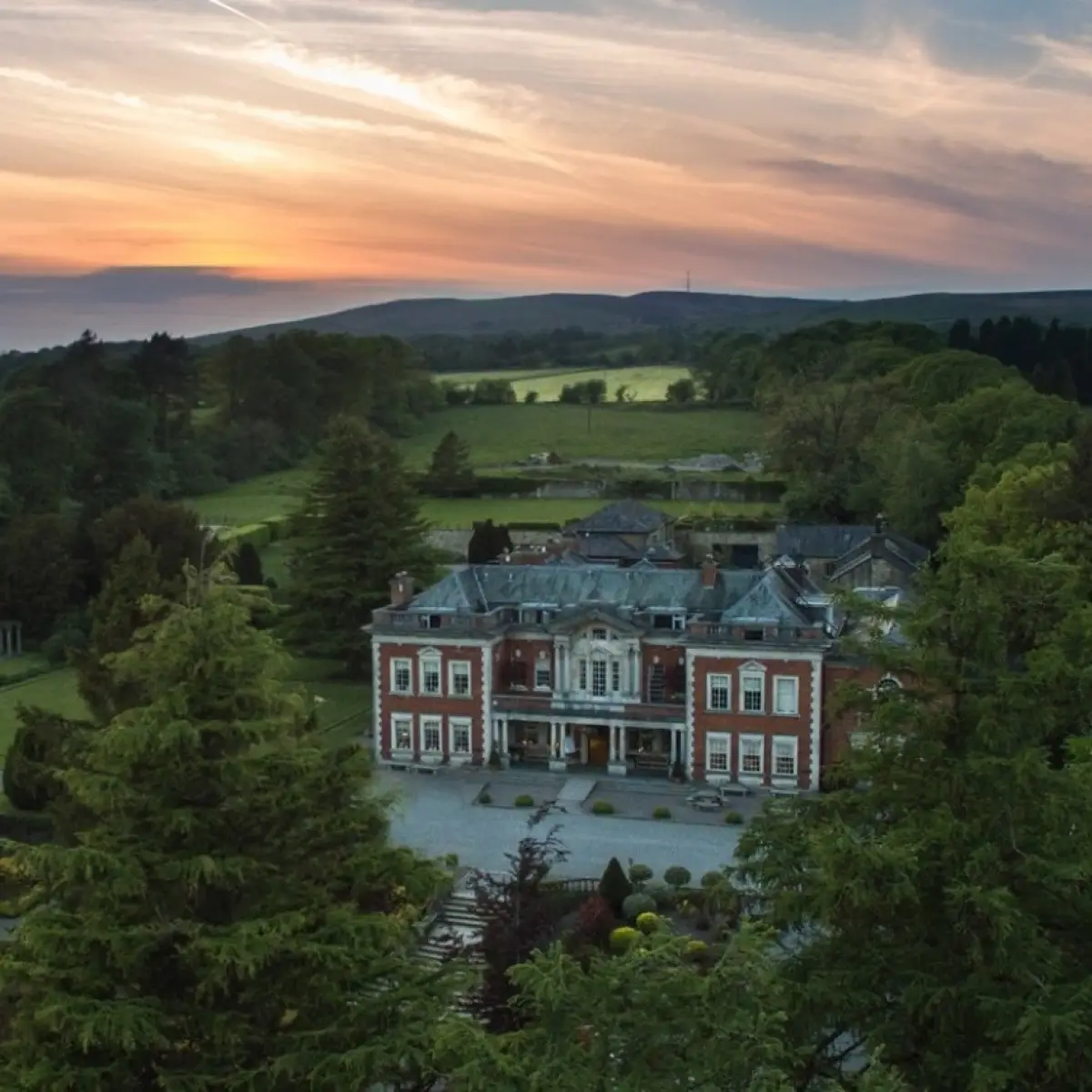 Eaves Hall Conferences Team Building In Clitheroe Lancashire