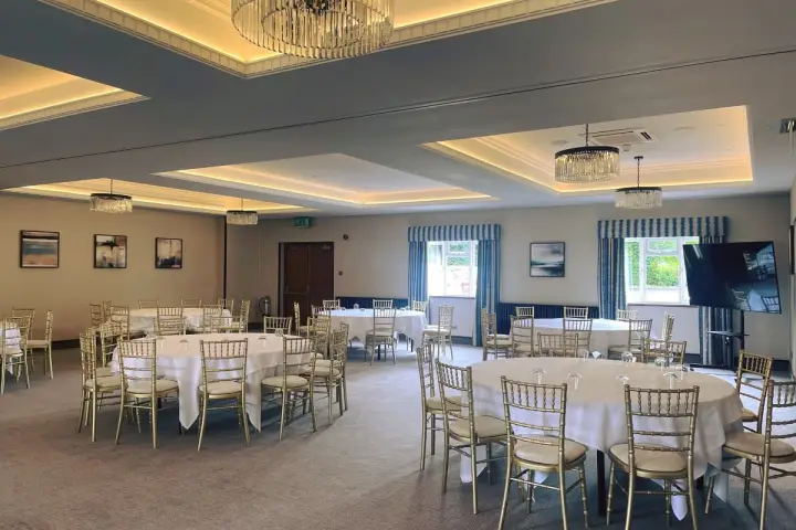 Thatchers Hotel Image 1