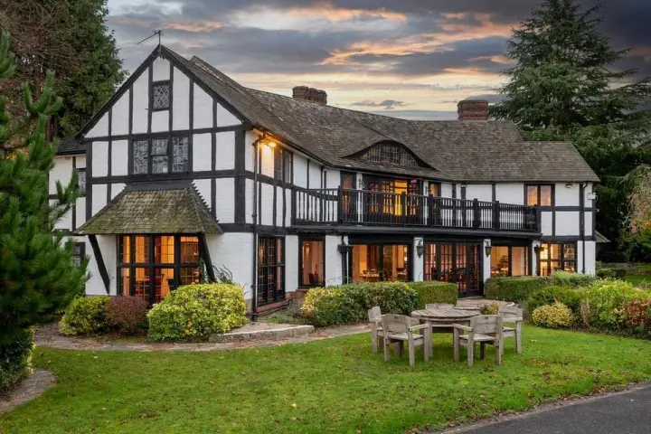 Thatchers Hotel Image 2
