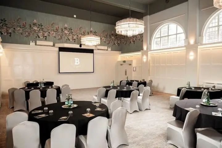The Bush Hotel Farnham Image 2