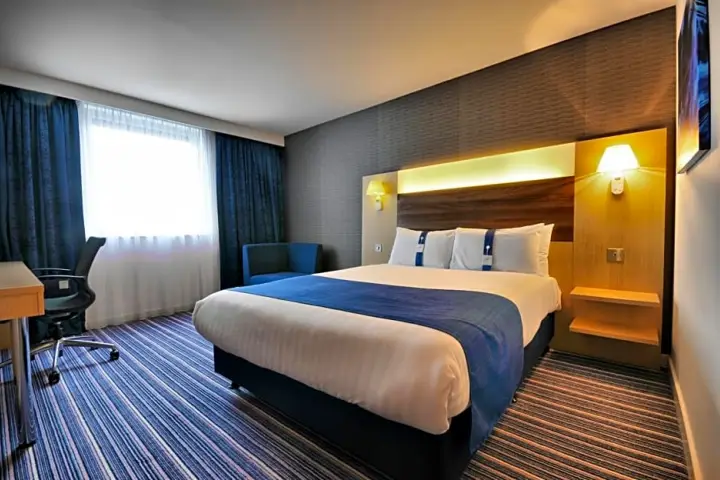 Holiday Inn Express - Leigh Sports Village Image 3